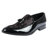 Mocasines negros de charol con borlas para hombre.