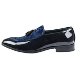 Mocasines de hombre color azul marino con borlas y detalles de charol.