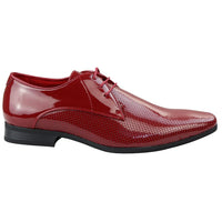 Zapatos de hombre elegantes, formales, perforados, con punta y cordones, de charol rojo.