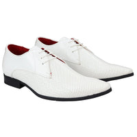 Zapatos de hombre elegantes, formales, perforados, con punta y cordones, de charol blanco.