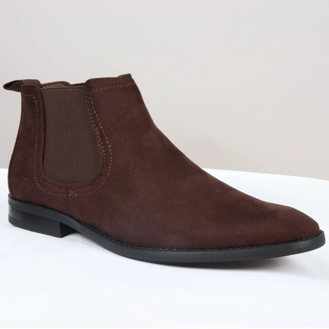 Botines Chelsea para hombre, sin cordones, de ante marrón y forrados en piel.