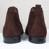 Botines Chelsea para hombre, sin cordones, de ante marrón y forrados en piel.