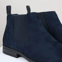 Botines Chelsea para hombre, sin cordones, de ante azul marino y forrados en piel.