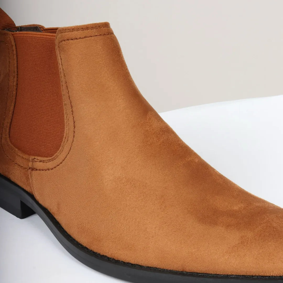 Botines Chelsea para hombre, sin cordones, de ante marrón claro con forro.