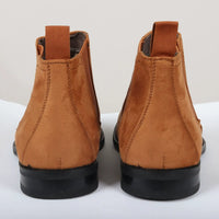 Botines Chelsea para hombre, sin cordones, de ante marrón claro con forro.
