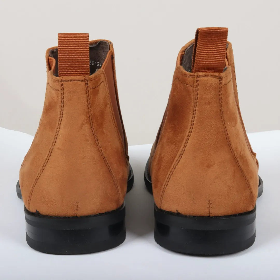 Botines Chelsea para hombre, sin cordones, de ante marrón claro con forro.