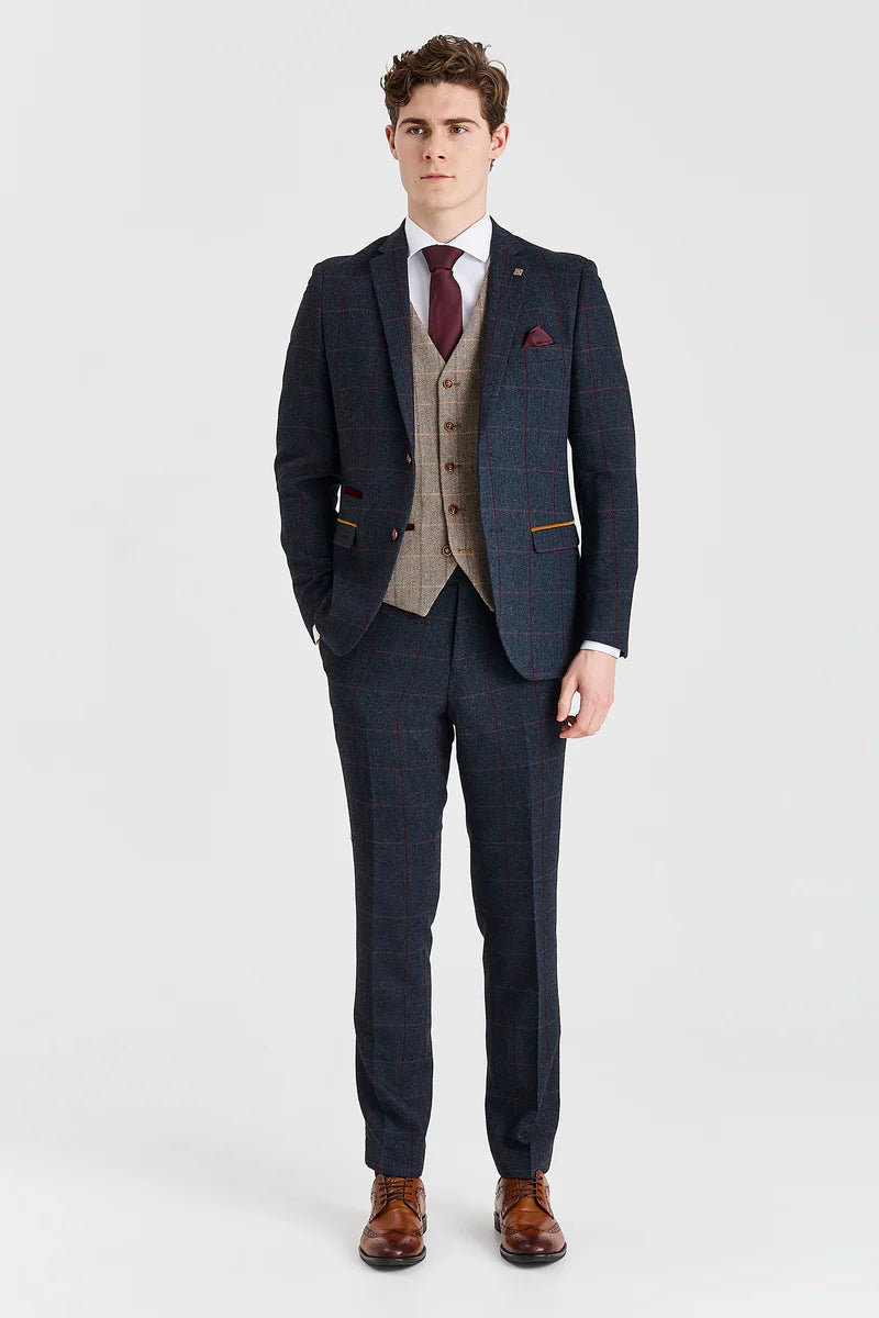 Traje azul marino Madrid con chaleco de tweed marrón Harris en contraste.