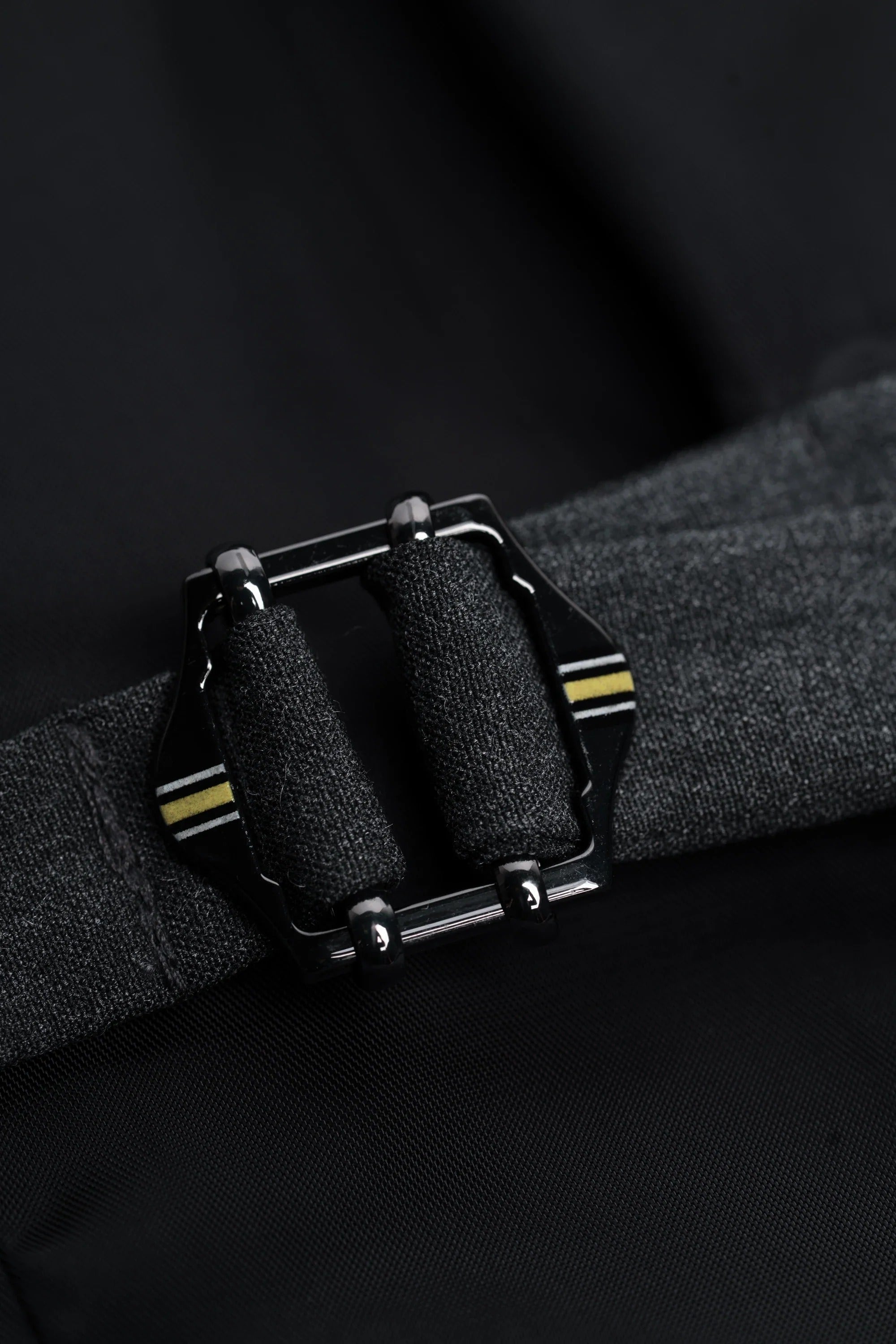 Malibu - Traje de tres piezas para hombre en gris carbón texturizado