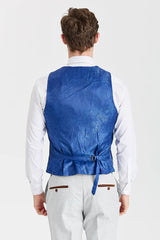 Traje de Mark Stone con chaleco azul marino Mayfair en contraste.