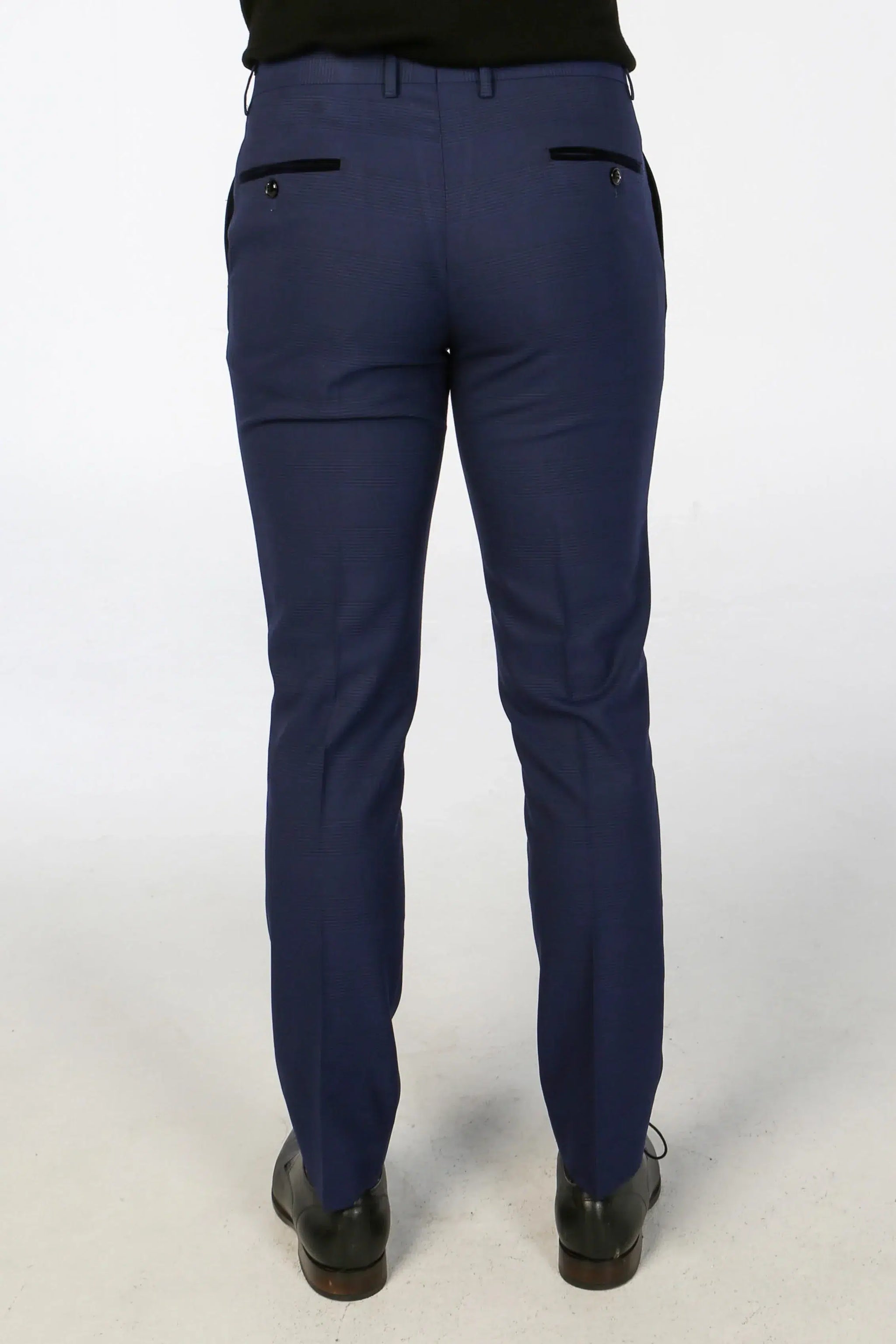 Traje de tres piezas a cuadros azul marino para hombre de Mark.