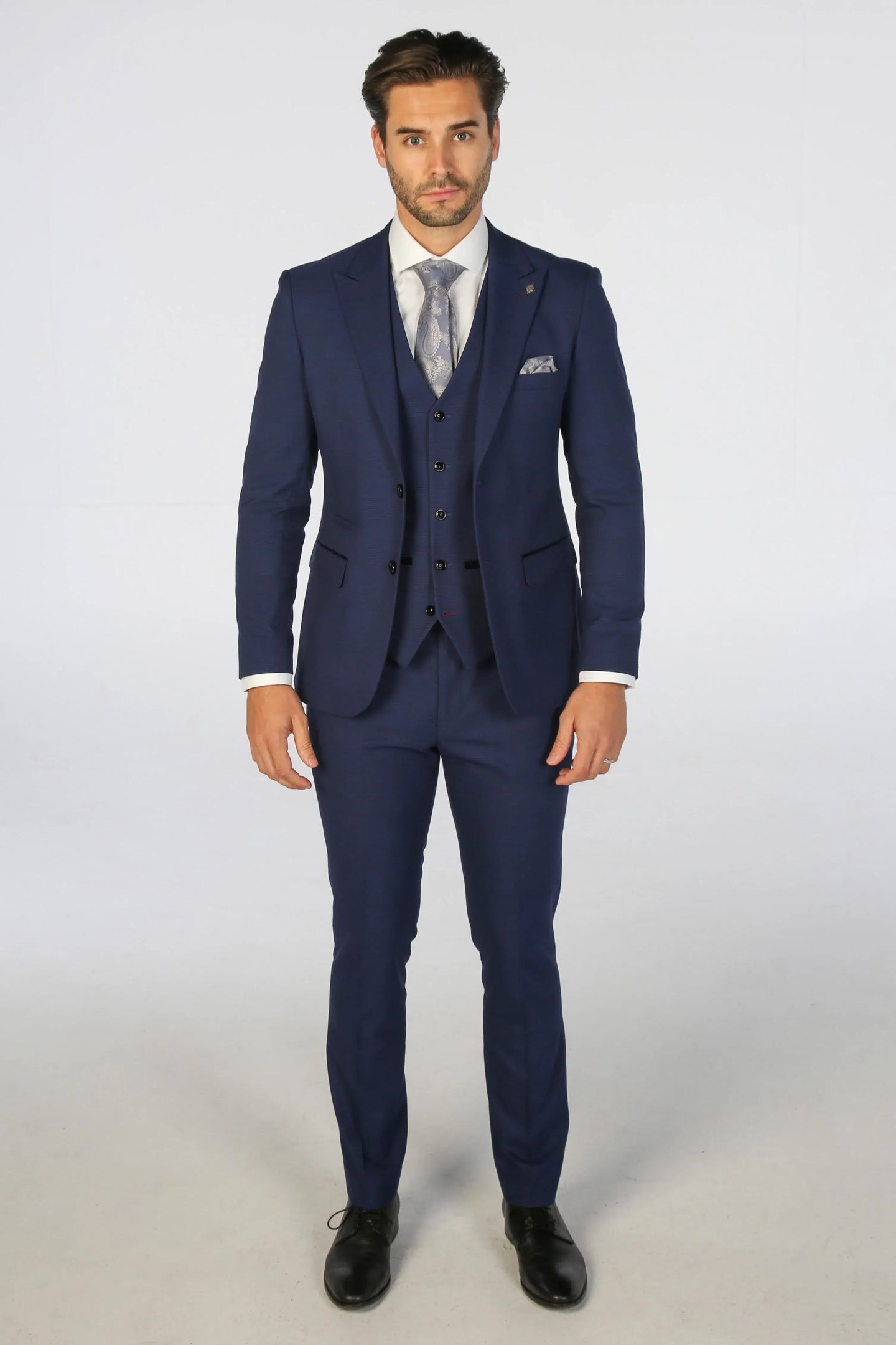 Traje de tres piezas a cuadros azul marino para hombre de Mark.