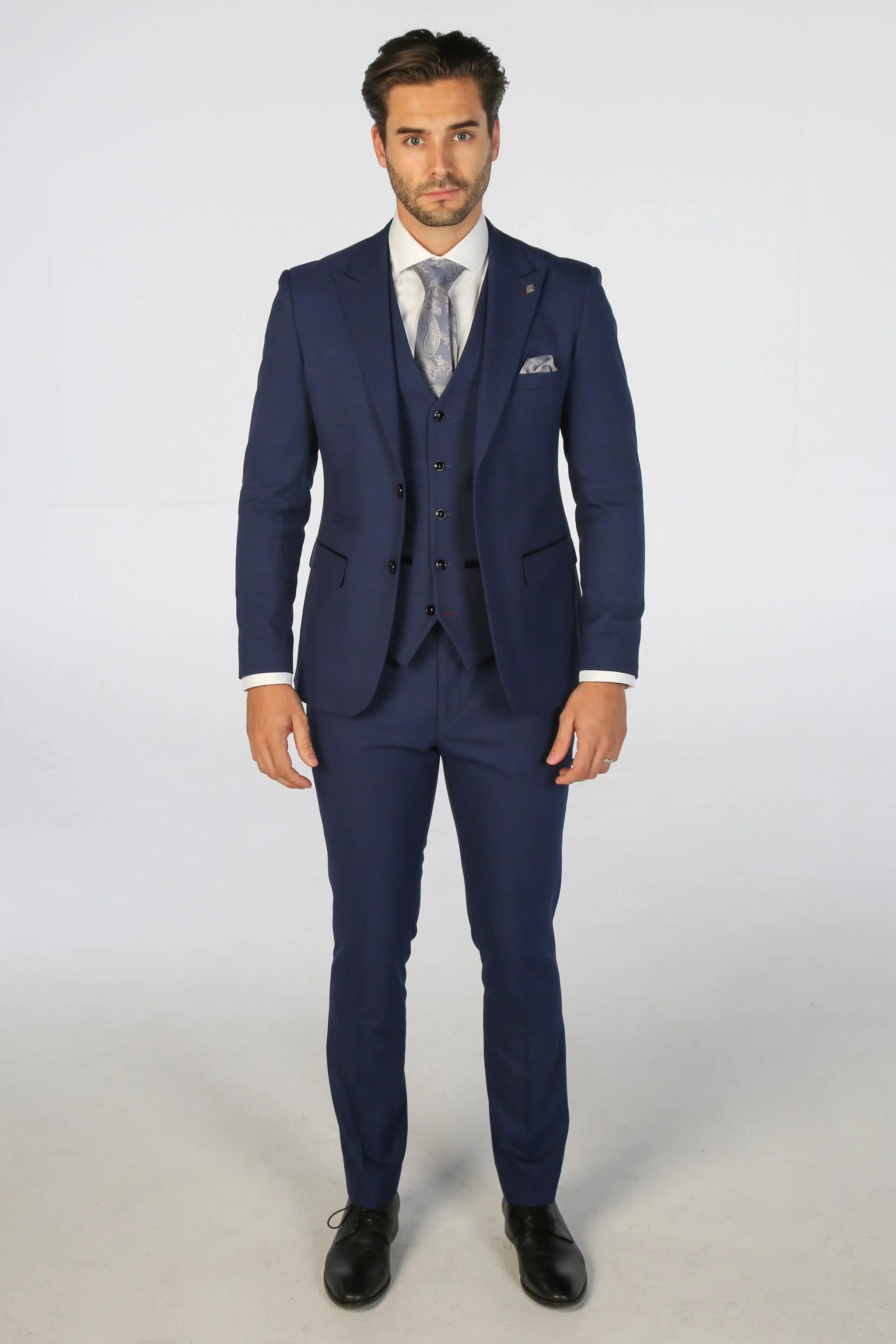 Traje de tres piezas a cuadros azul marino para hombre de Mark.
