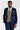 Traje Mayfair azul marino texturizado con chaleco de tweed marrón Harris en contraste.