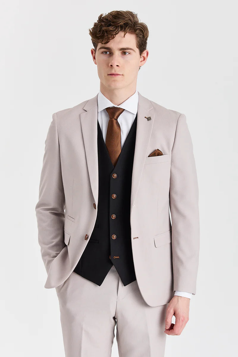Traje Mayfair Stone texturizado con chaleco negro en contraste.