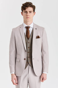 Traje texturizado Mayfair Stone con chaleco de tweed marrón Harris.