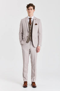 Traje texturizado Mayfair Stone con chaleco de tweed marrón Harris.