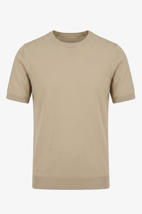 Camiseta de punto beige para hombre, corte regular, cuello redondo, manga corta.