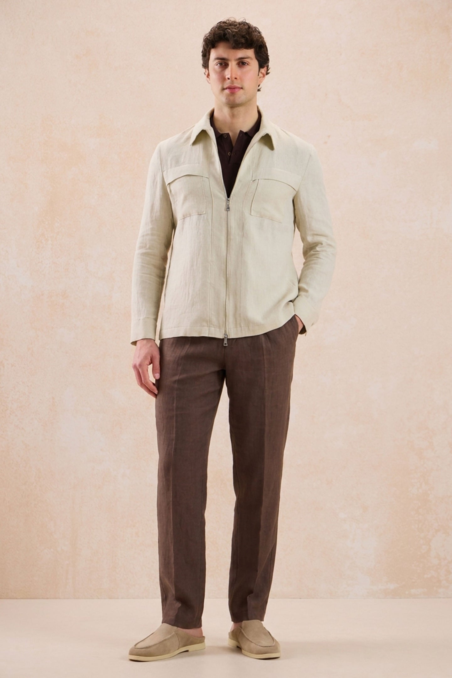 Conjunto de chaqueta de lino beige con cremallera y pantalón marrón para hombre, elegante e informal, ideal para el verano.