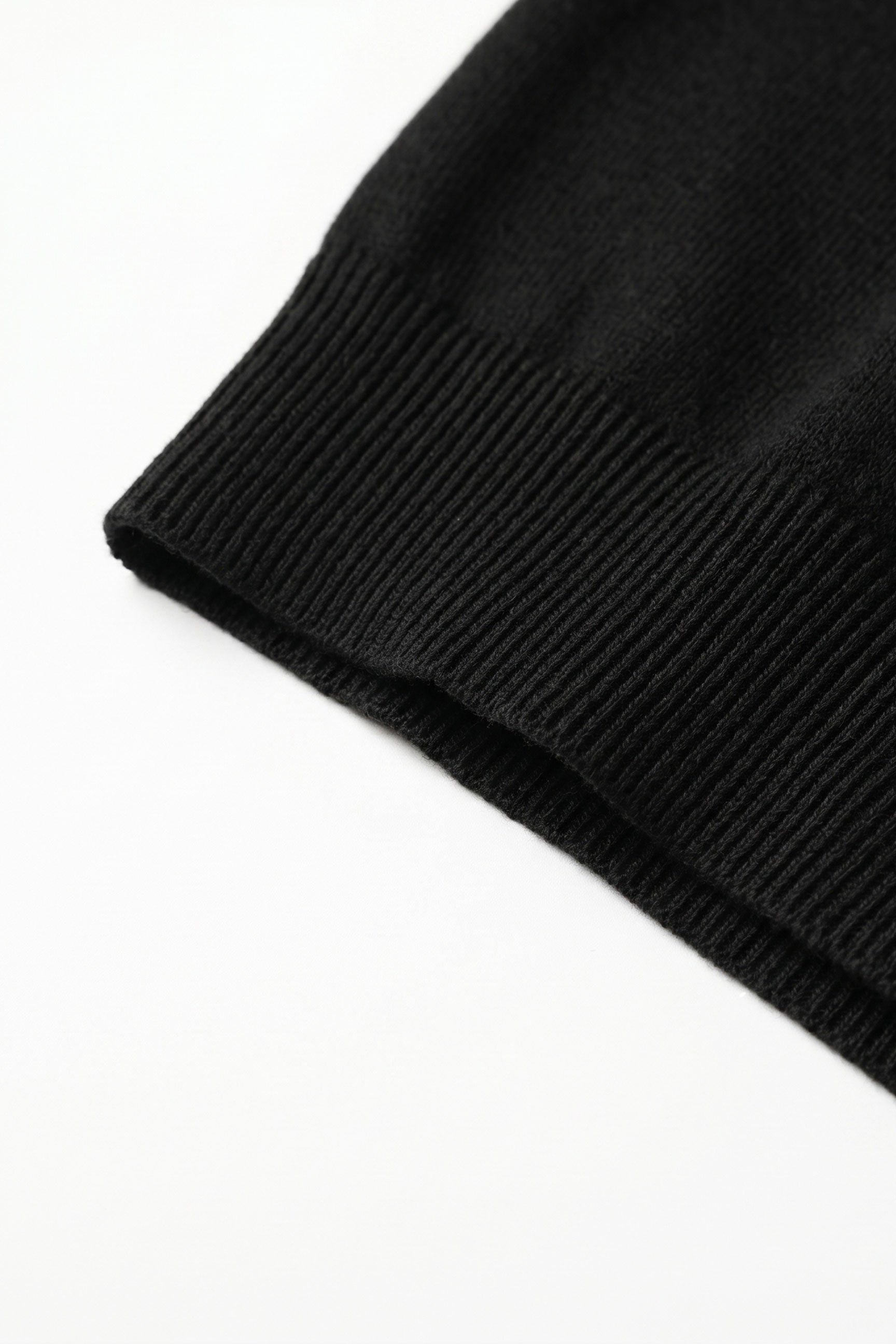 Camiseta clásica de punto negra para hombre, manga corta y cuello redondo.
