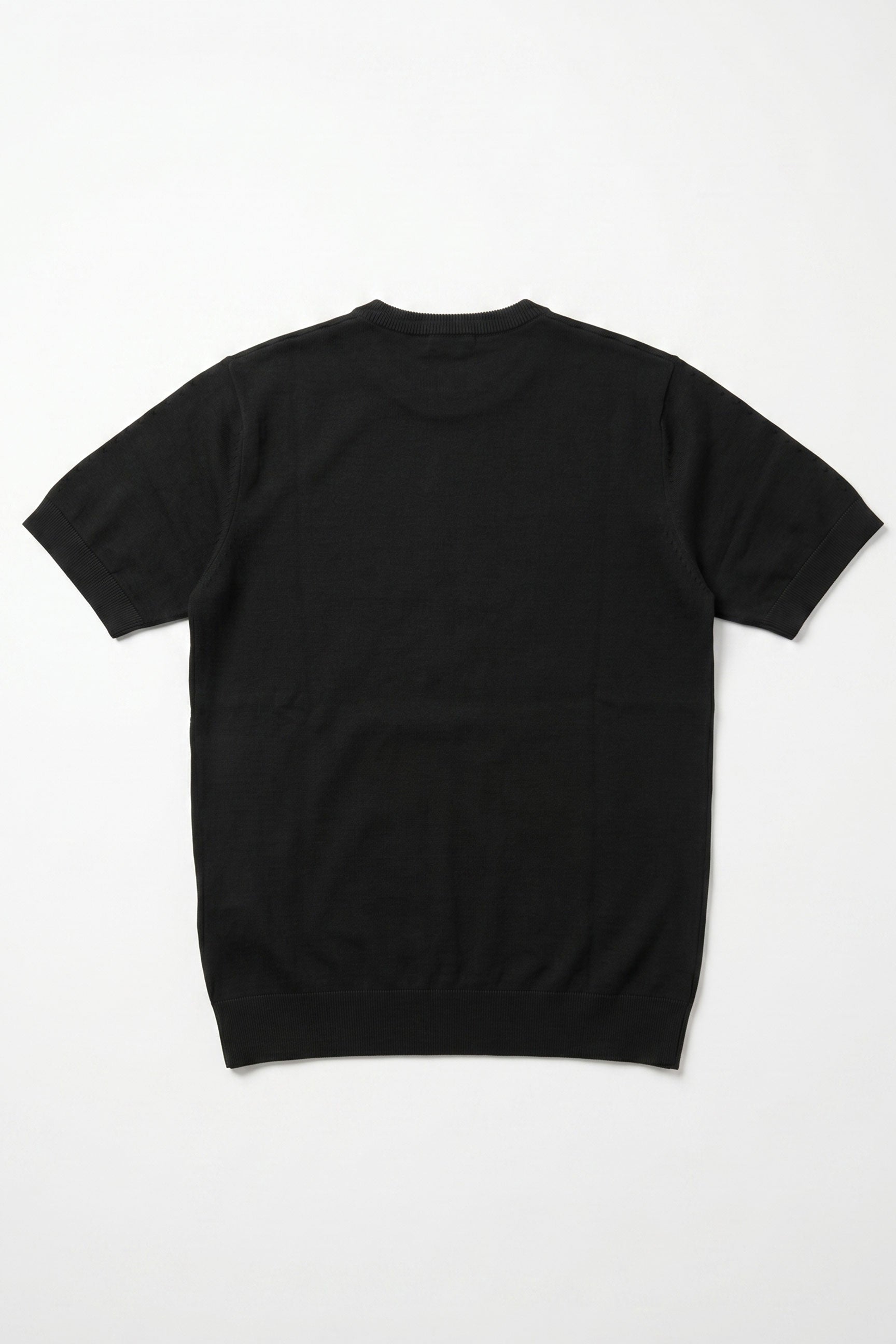 Camiseta clásica de punto negra para hombre, manga corta y cuello redondo.