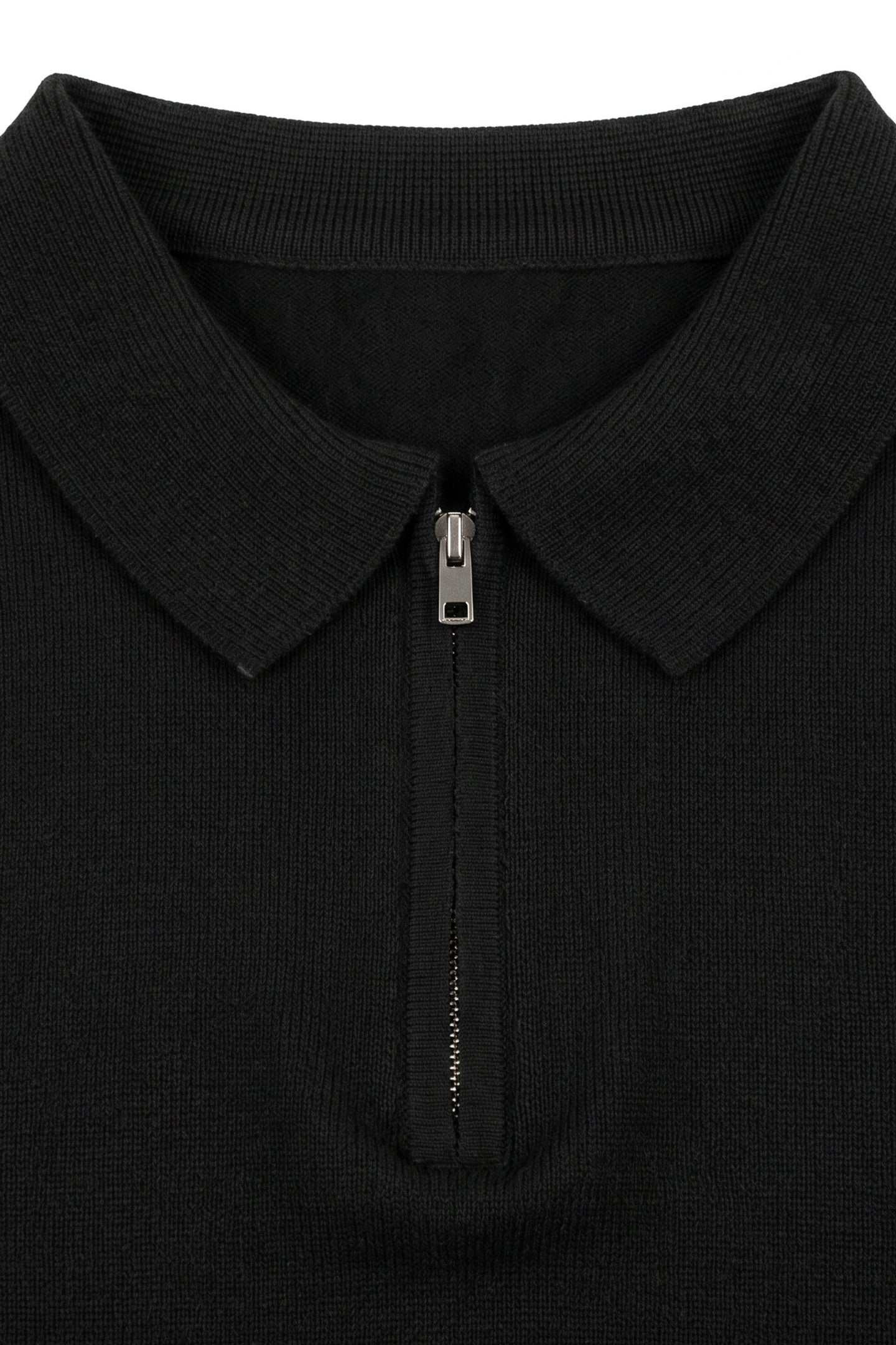 Polo de punto negro para hombre, cuello con cremallera, manga corta, tejido suave.