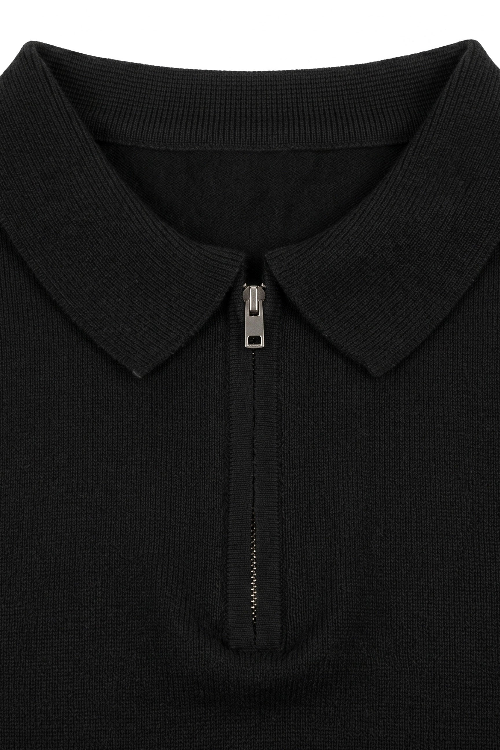Polo de punto negro para hombre, cuello con cremallera, manga corta, tejido suave.