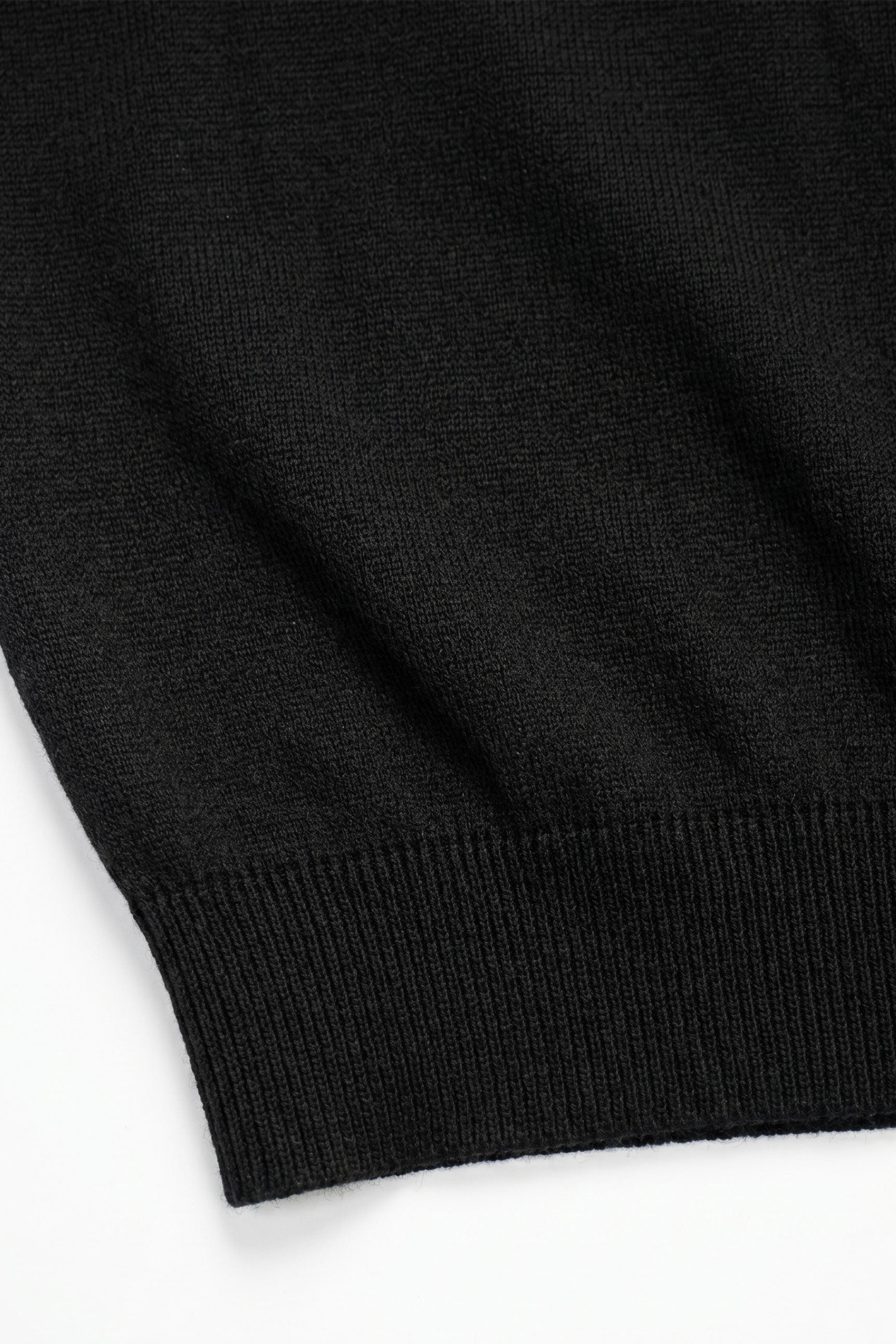 Camiseta de punto negra para hombre, corte regular, cuello redondo, manga corta.