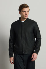 Chaqueta bomber minimalista elegante negra para hombre