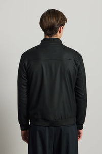 Chaqueta bomber minimalista elegante negra para hombre