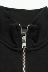 Sudadera negra de hombre con cremallera de un cuarto, mezcla de algodón y cuello alto.