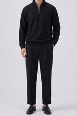 Sudadera negra de hombre con cremallera de un cuarto, mezcla de algodón y cuello alto.