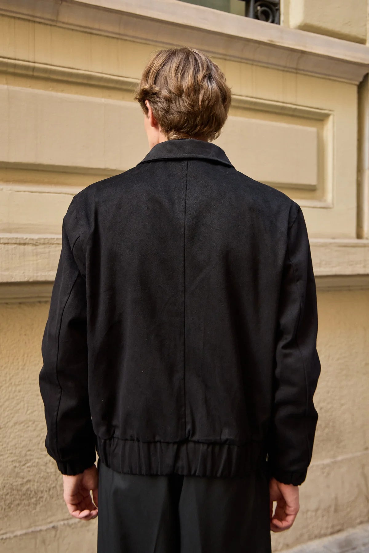 Chaqueta bomber ligera acolchada con cremallera para hombre, color negro.