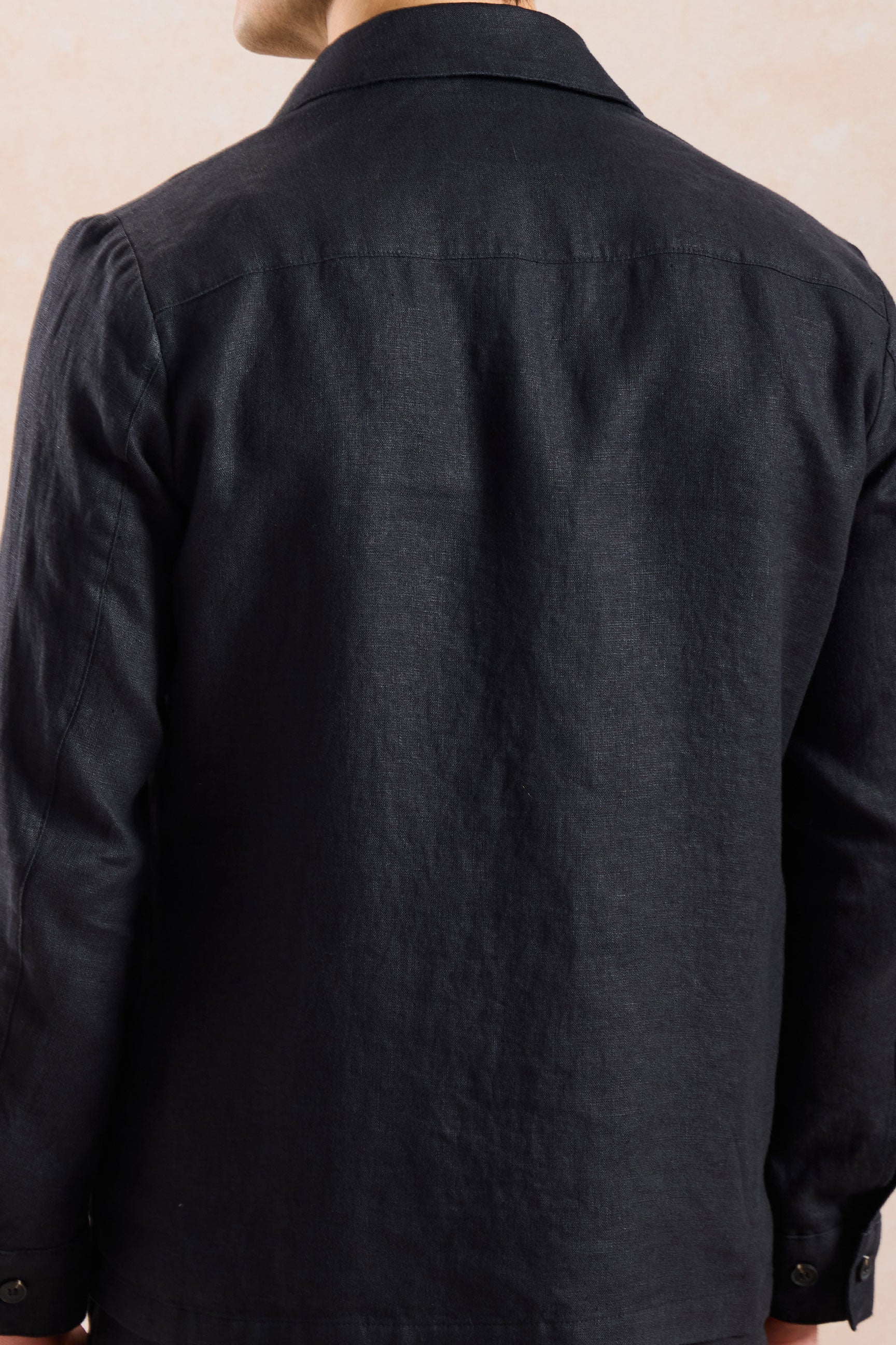 Conjunto de chaqueta de lino negra con cremallera y pantalón marrón para hombre, elegante e informal, ideal para el verano.