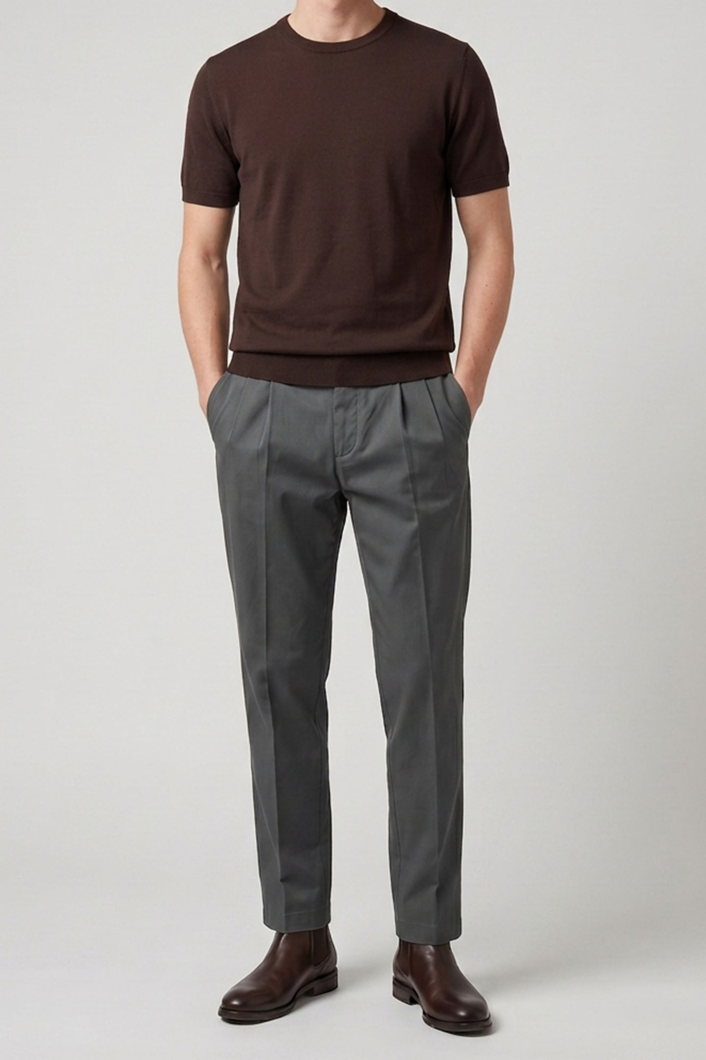 Camiseta de punto marrón para hombre, corte regular, cuello redondo, manga corta.