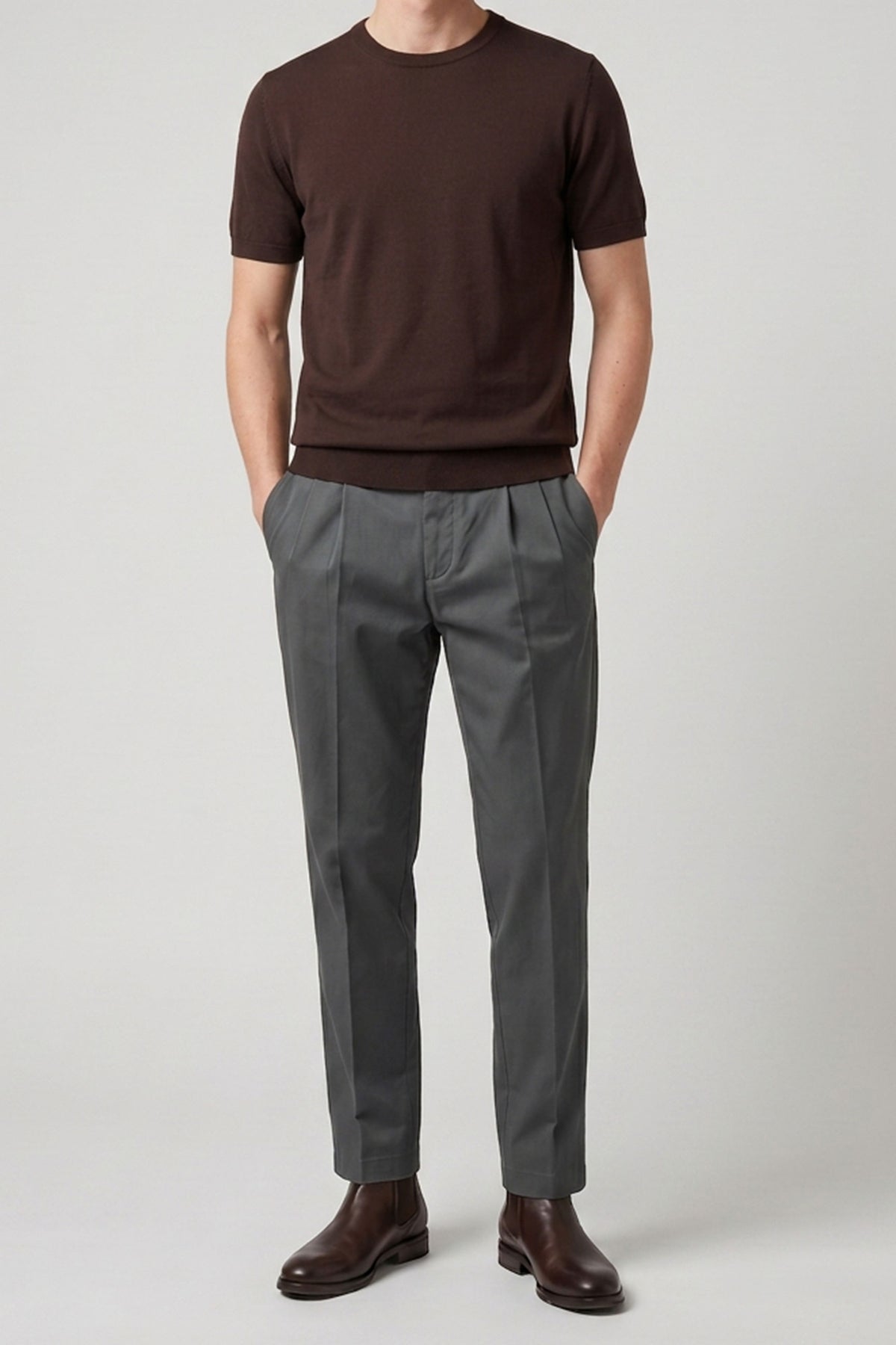 Camiseta de punto marrón para hombre, corte regular, cuello redondo, manga corta.