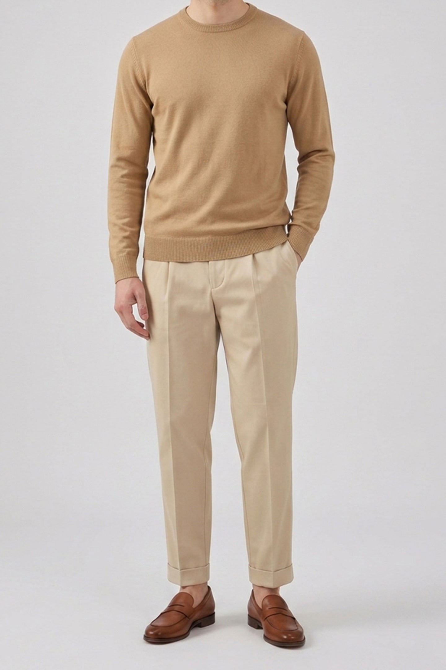 Jersey de cuello redondo para hombre, color marrón camel, corte regular, de punto.