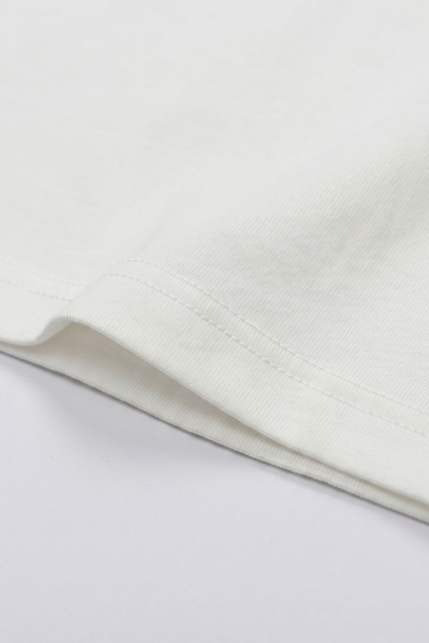 Camiseta clásica de algodón color blanco roto para hombre