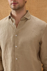 Camisa de hombre de lino puro color beige oscuro, manga larga, con botones, ideal para el verano.