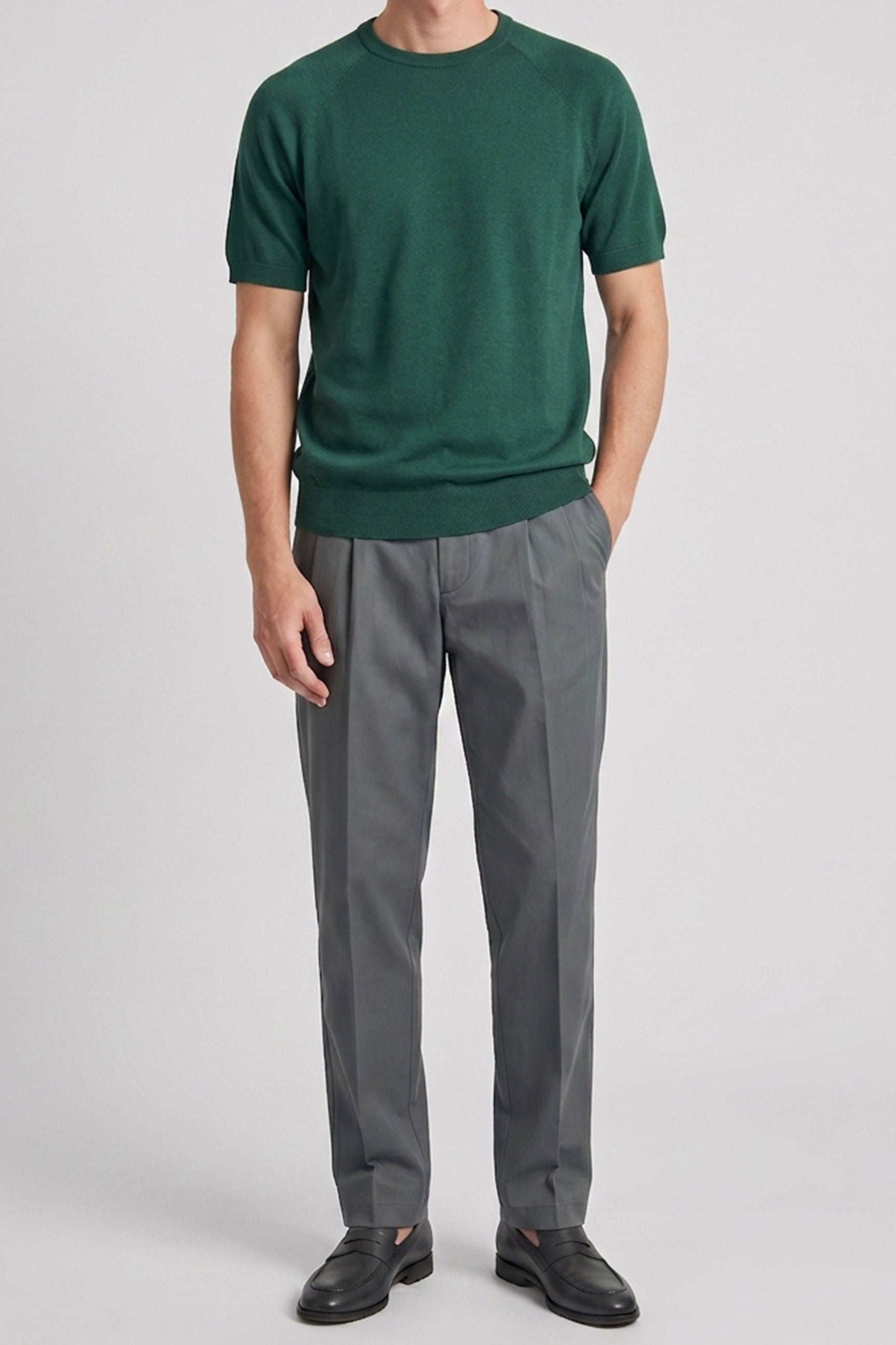 Camiseta clásica de punto verde para hombre, manga corta y cuello redondo.