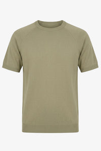 Camiseta clásica de punto color caqui para hombre, manga corta y cuello redondo.