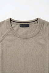Camiseta clásica de punto color caqui para hombre, manga corta y cuello redondo.