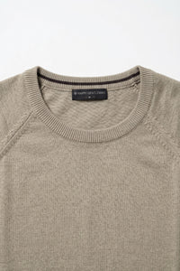 Camiseta clásica de punto color caqui para hombre, manga corta y cuello redondo.