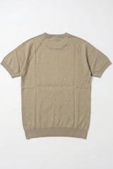 Camiseta clásica de punto color caqui para hombre, manga corta y cuello redondo.