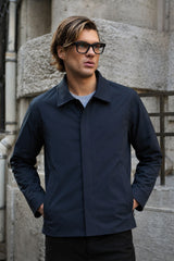 Chaqueta Harrington impermeable con cuello para hombre, color azul marino.