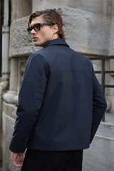 Chaqueta Harrington impermeable con cuello para hombre, color azul marino.