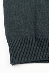 Jersey de punto azul marino para hombre, cuello redondo, corte regular.