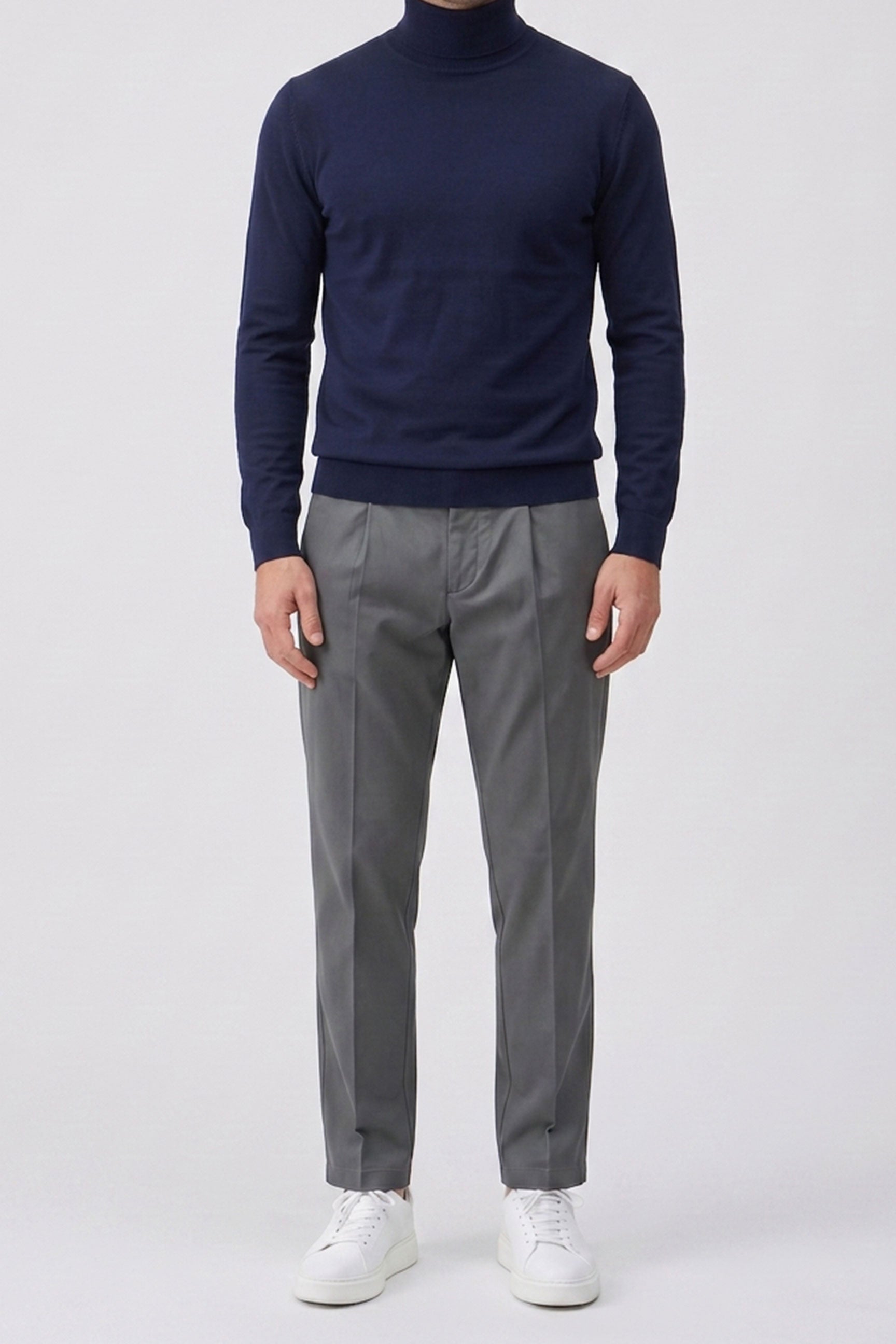Jersey de cuello alto azul marino para hombre, de suave mezcla de viscosa, manga larga, de punto.