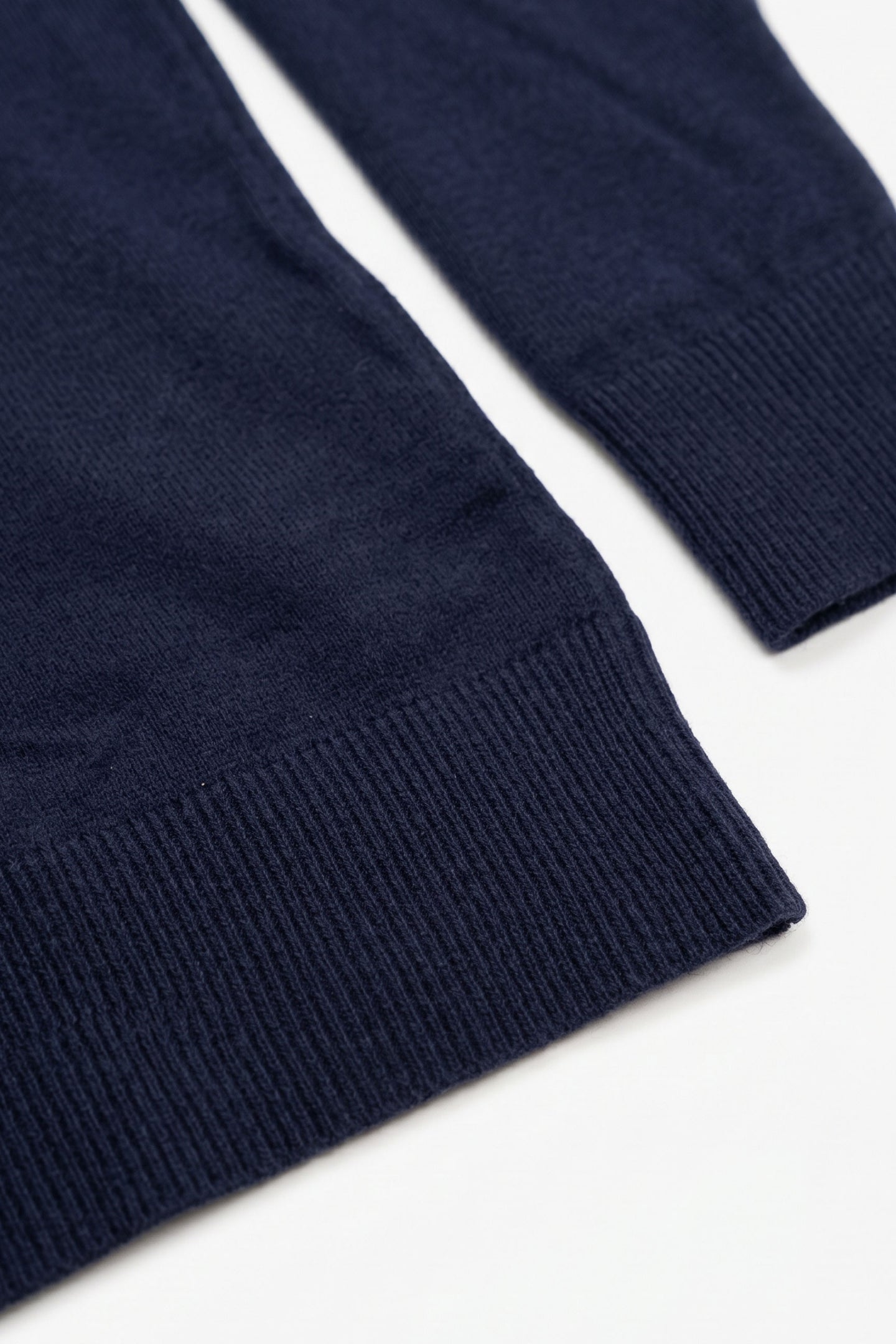 Jersey de cuello alto azul marino para hombre, de suave mezcla de viscosa, manga larga, de punto.