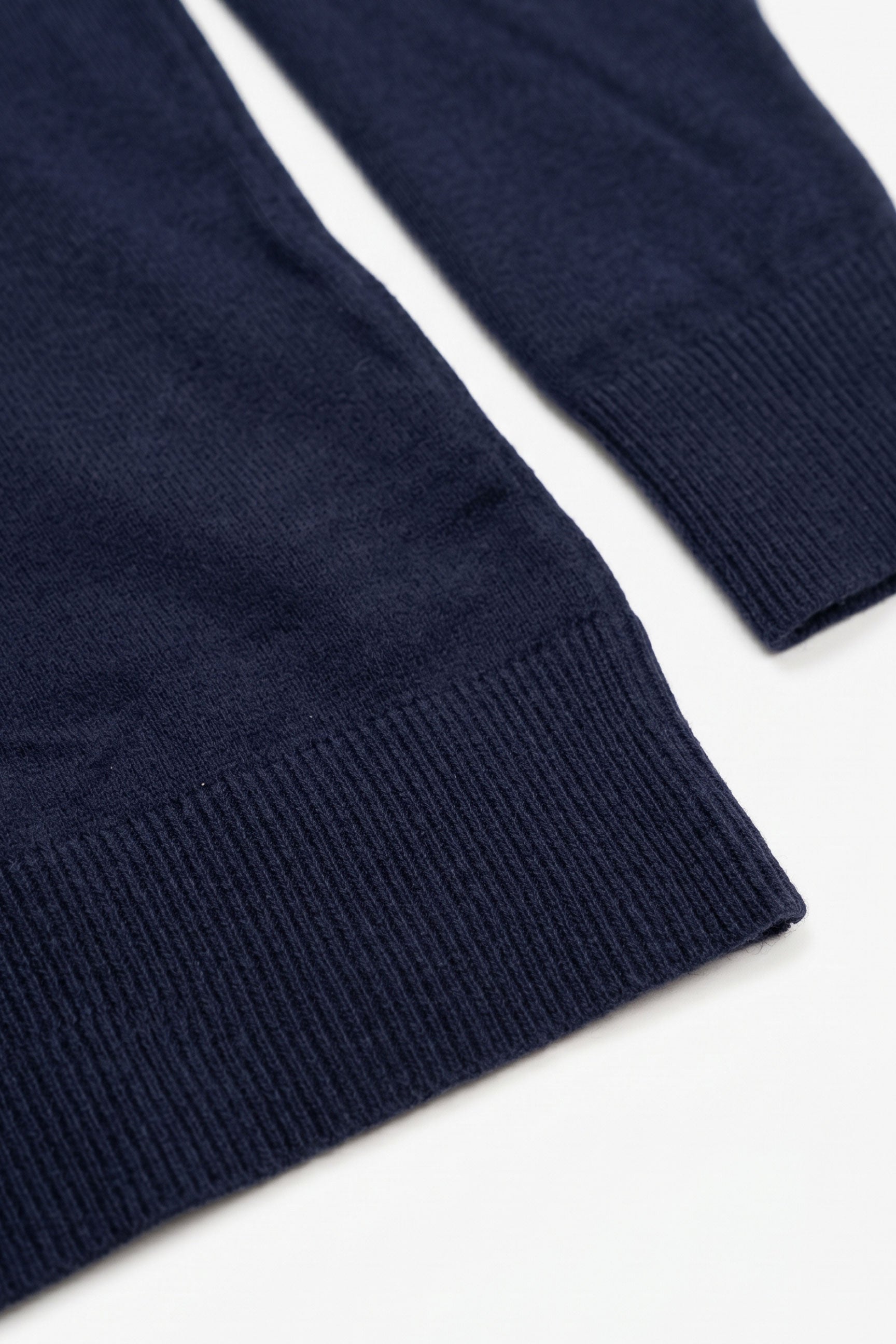 Jersey de cuello alto azul marino para hombre, de suave mezcla de viscosa, manga larga, de punto.