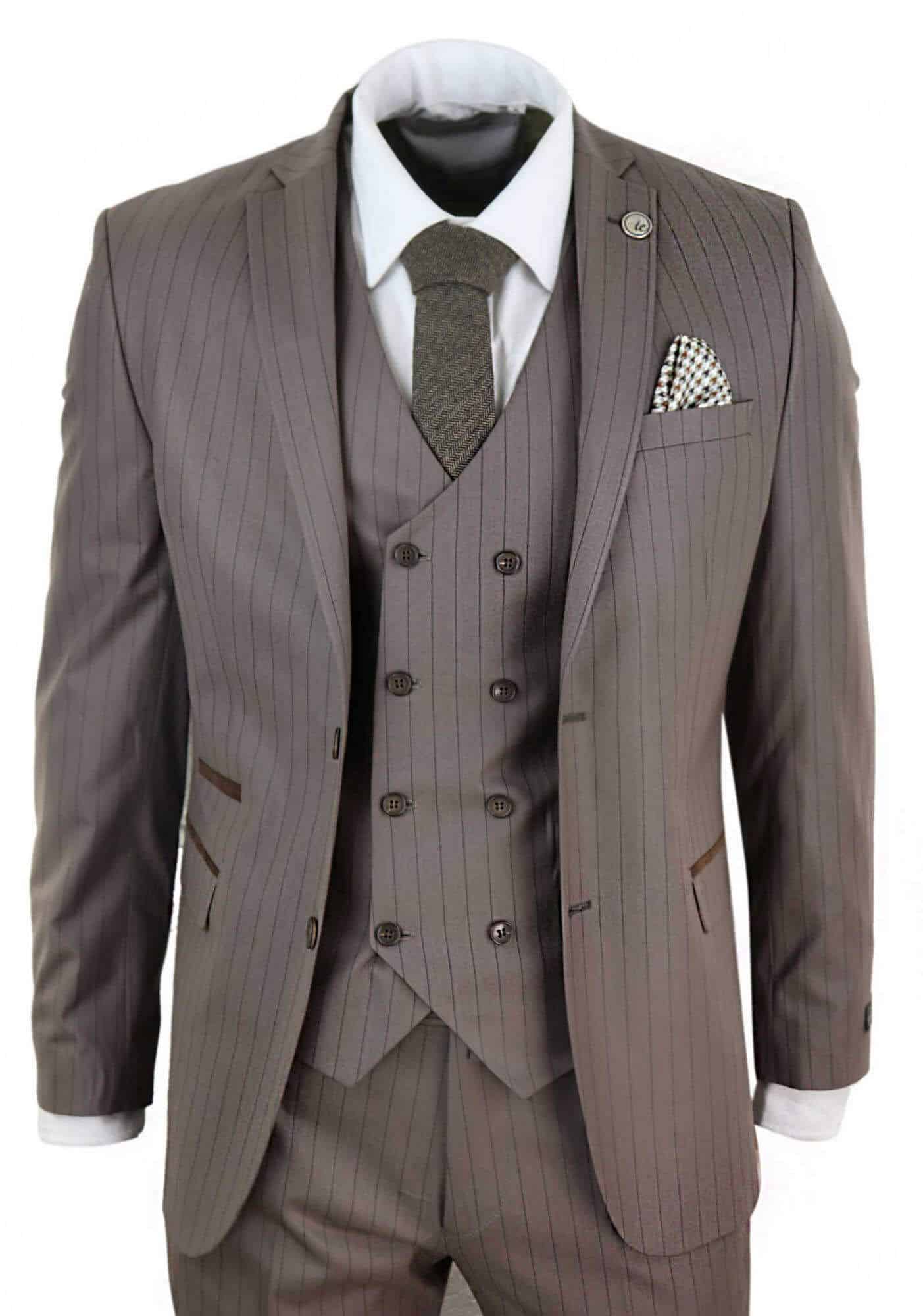 Traje de hombre de tres piezas a rayas color beige
